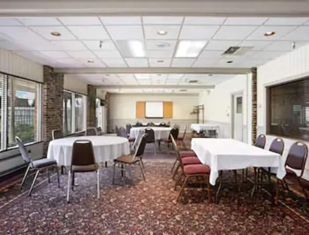 Ramada By Wyndham Sioux City Exterior foto