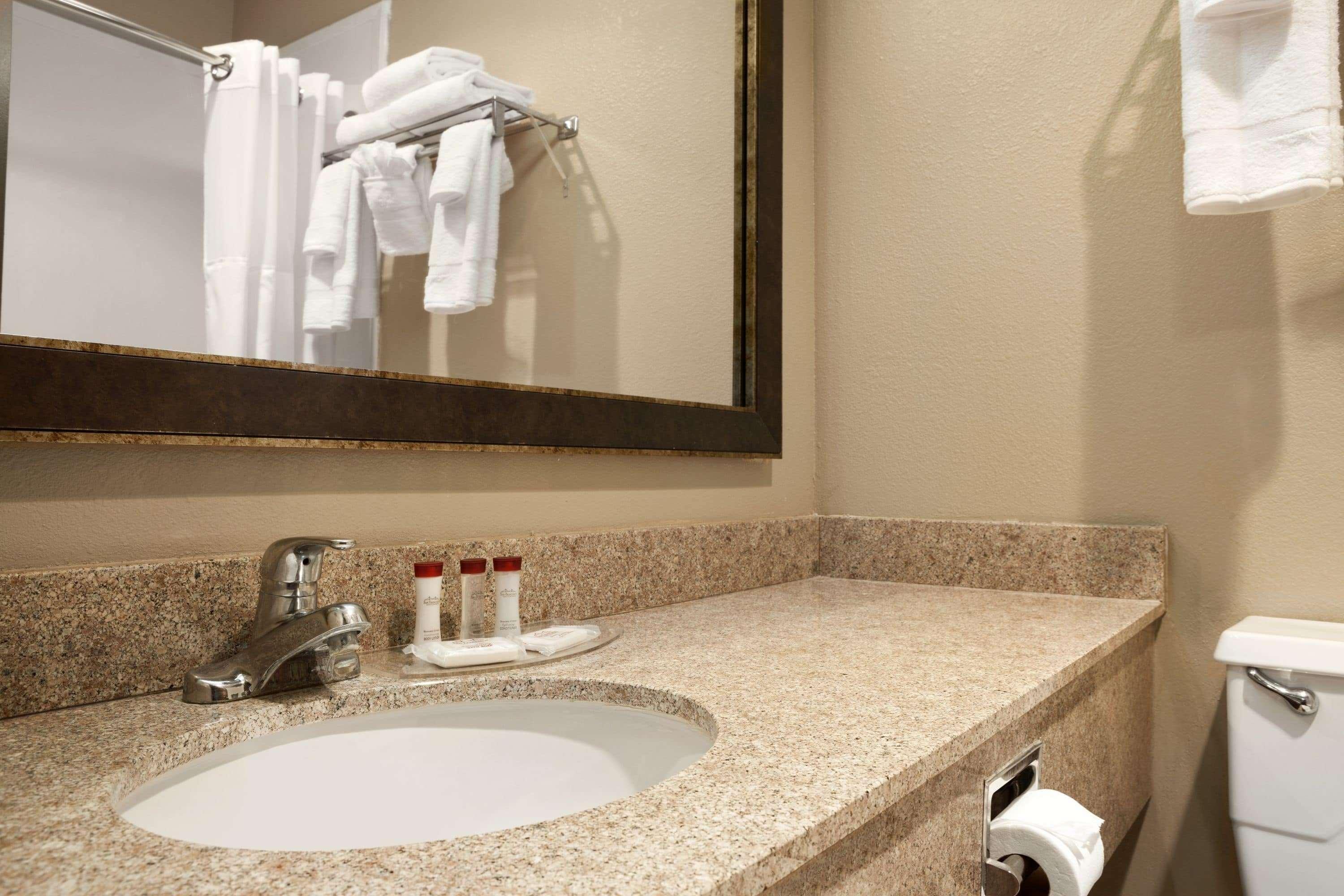 Ramada By Wyndham Sioux City Exterior foto